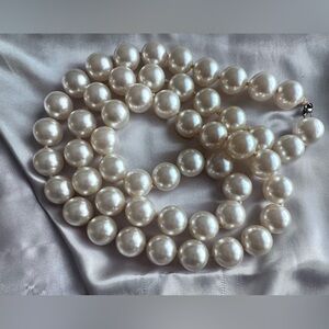Vintage Chunky Pearl Necklace